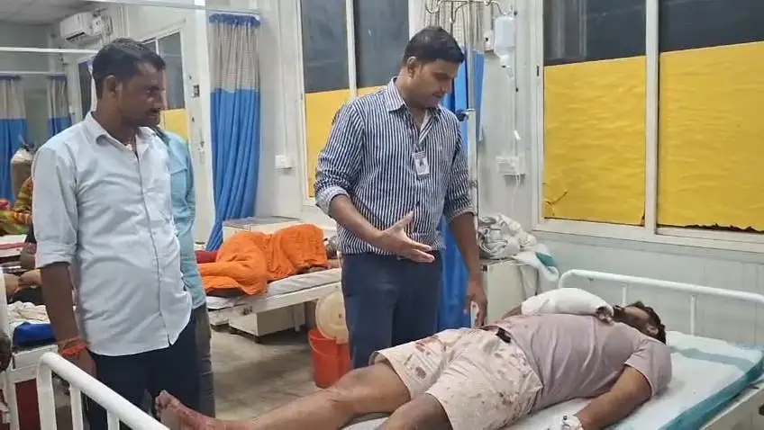 मौत के मुहाने से लौटा युवक, बगहा के डॉक्टरों ने दो घंटे की सर्जरी कर बचाई जान