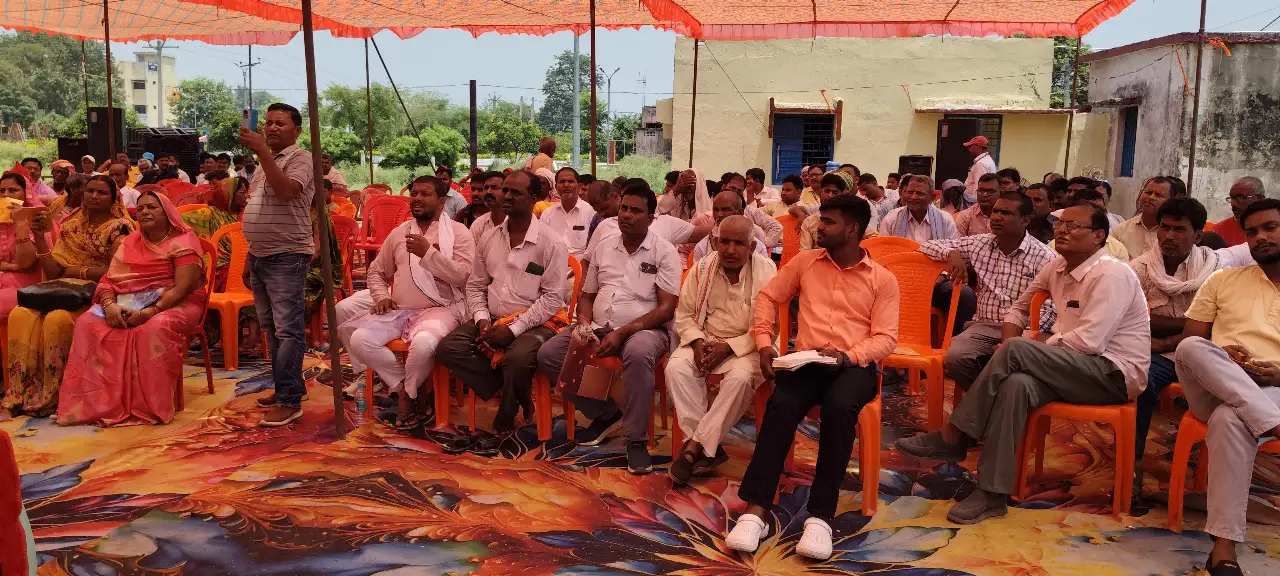 कार्यशाला में किसान खेती  किसानी का गुर सीखते