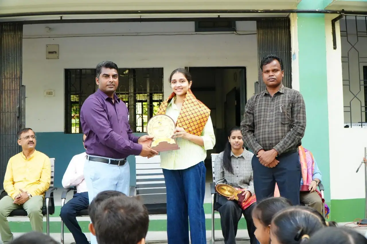NEET UG 2026: बगहा की तीन प्रतिभाओं ने रचा इतिहास, मोंटफोर्ट स्कूल के छात्रों ने लहराया परचम