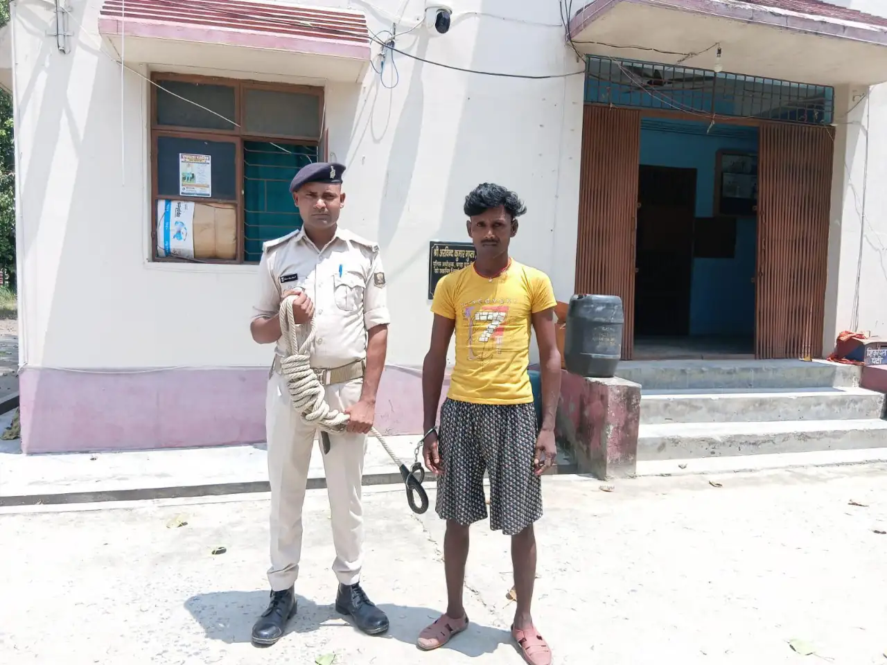 गुप्त सूचना पर भितहा पुलिस की कार्रवाई, 9.6 लीटर शराब के साथ एक तस्कर गिरफ्तार