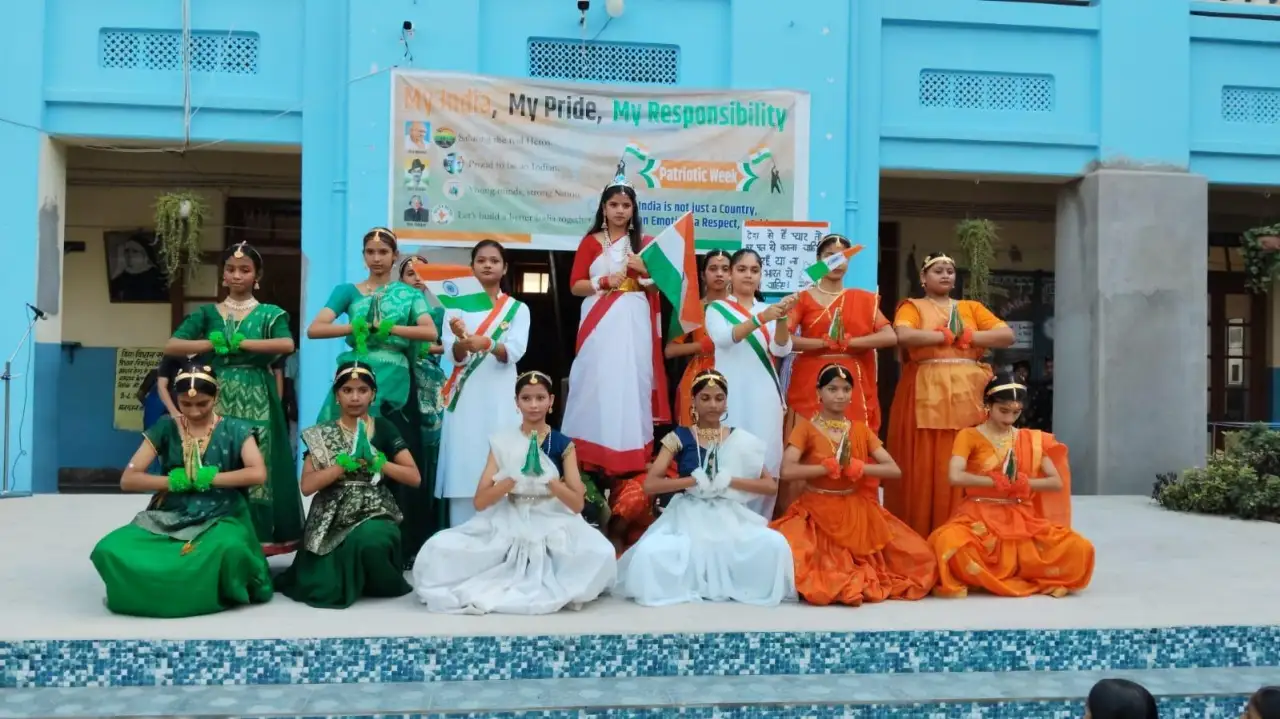 संविधान के मूल्यों और राष्ट्रभक्ति का दिया संदेश, संत तेरेसा स्कूल में देशभक्ति सप्ताह के तहत छात्राओं की शानदार प्रस्तुति