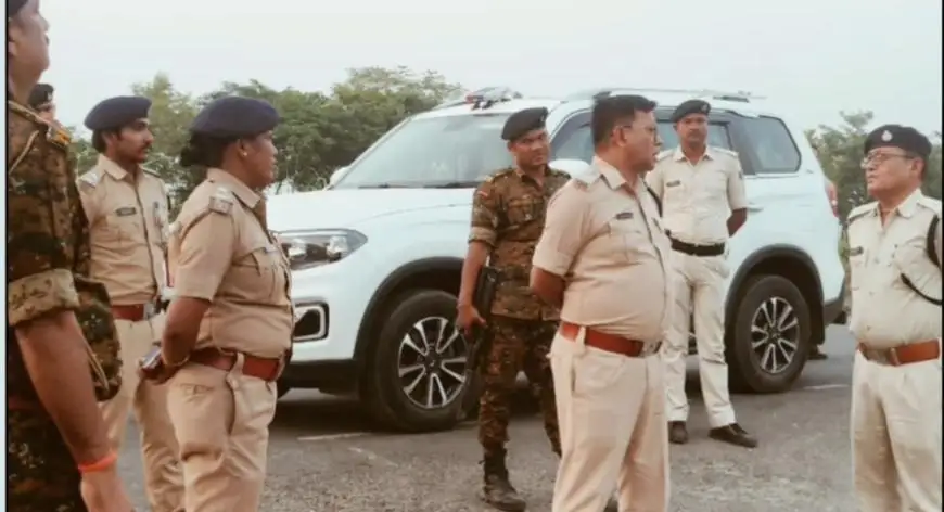 लूटकांड के बाद पुलिस की बढ़ी सक्रियता, मौके पर पहुंचकर हालात का जायजा लेते एसपी