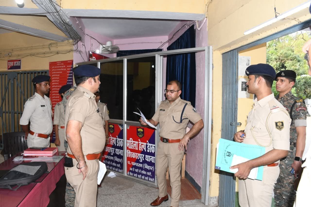शिकारपुर थाना निरीक्षण में कानून-व्यवस्था पर एसपी ने दिखाई सख्ती
