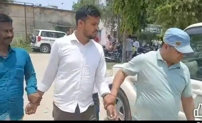 बेतिया अंचल कार्यालय में निगरानी की बड़ी कार्रवाई, आरटीपीएस क्लर्क 15 हजार रिश्वत लेते गिरफ्तार