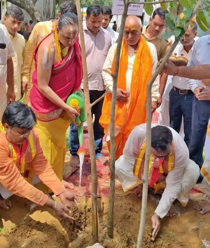 परमात्मा की आत्मा प्रकृति में बसती है -राघवाचार्य महाराज जी