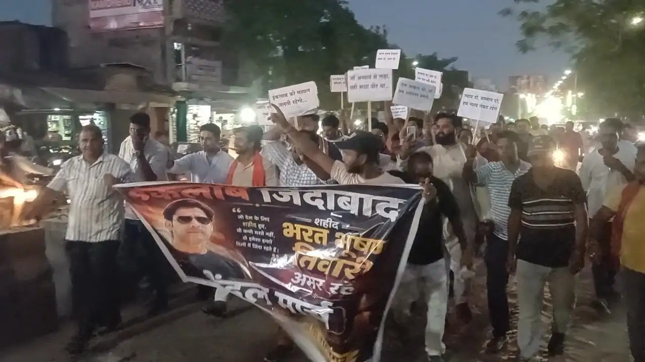 भरत तिवारी की हत्या पर लोगों ने निकाला कैंडल मार्च