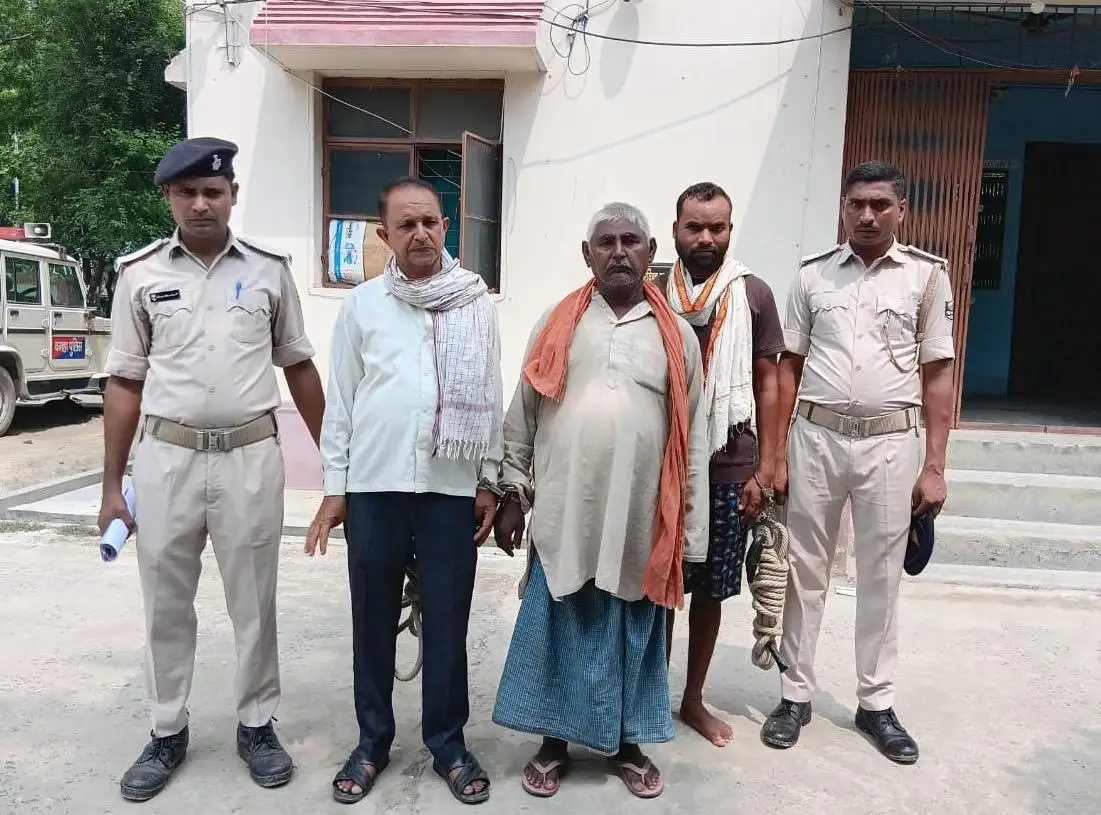 भितहा थानाअंतर्गत बलुअडावा में छापेमारी के दौरान नशेड़ी गिरफ्तार