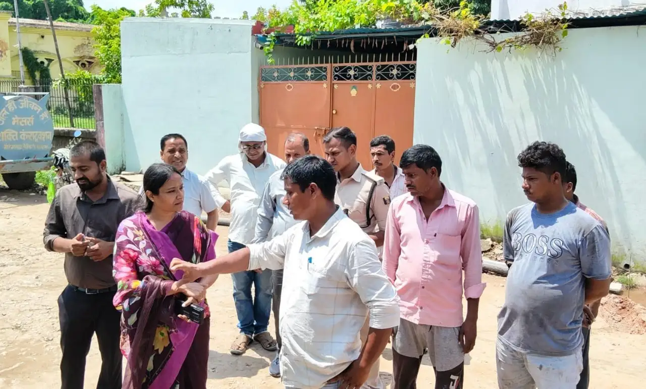 नगर निगम द्वारा राज ड्योढ़ी में 81.10 लाख से बन रही पीसीसी सड़क निर्माण में गुणवत्ता में कोताही पर होगी कड़ी कार्रवाई:गरिमा