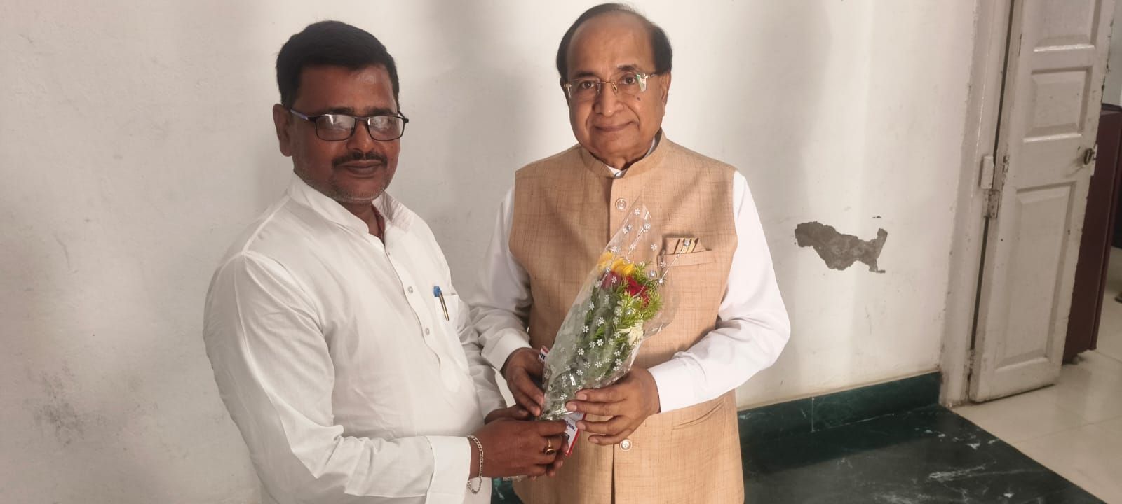 ललन सराफ से मिले जदयू नेता मुन्ना सिंह,