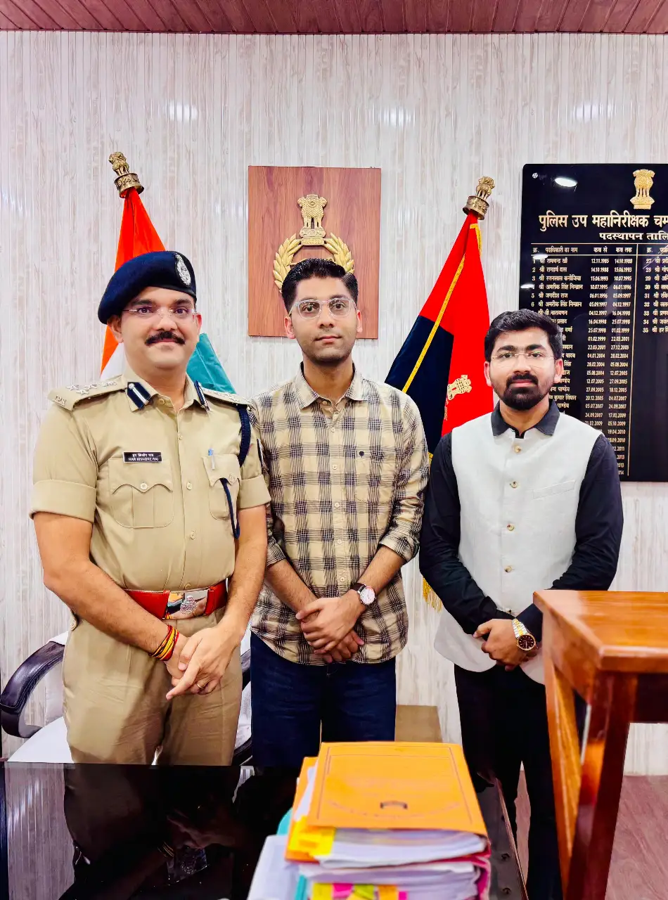 चंपारण रेंज के डीआईजी हरिकिशोर राय ने बीपीएससी का  सफल छात्र शुभम कुमार को किया सम्मानित