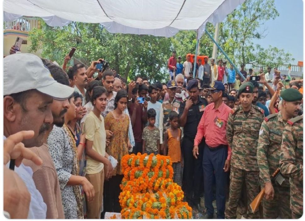 नम आंखों से अपने वीर सपूत को श्रद्धांजलि अर्पित की