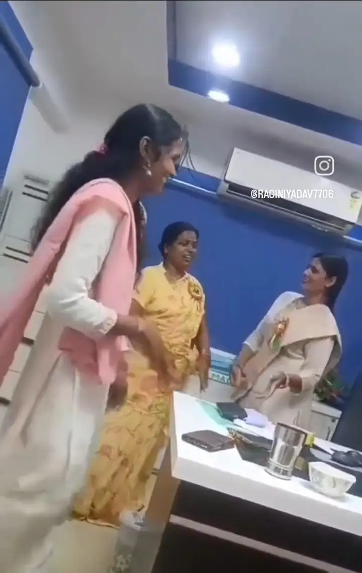बगहा में SBI शाखा से जुड़ा वीडियो वायरल, दो महिलाओं के डांस का दावा; ‘बगहा लाइव’ नहीं करता सत्यता की पुष्टि
