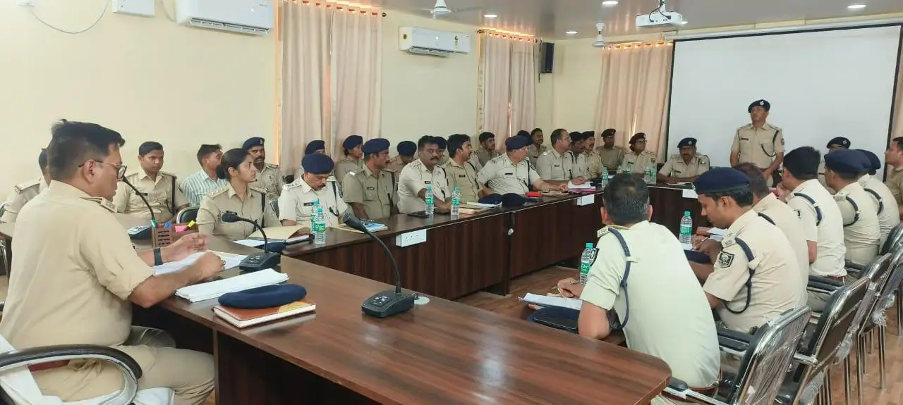 अपराधियों पर बगहा पुलिस का शिकंजा: मई में 231 गिरफ्तार, 1176 लीटर शराब बरामद, 16.96 लाख जुर्माना वसूला