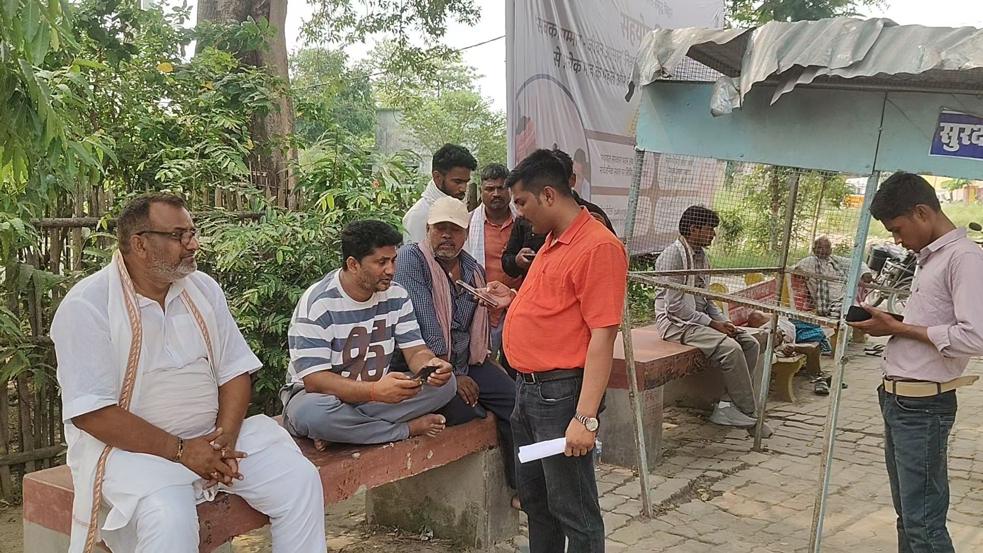 घटन 7की सूचना मिलते ही अस्पताल 5पहुंचे मुखिया एवं मुखिया प्रतिनिधि