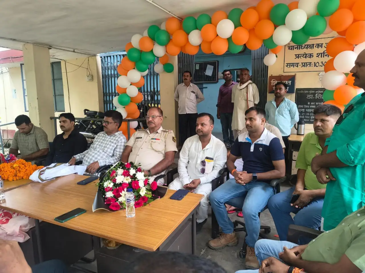 भीतहा थाना से अभिलाष कुमार ने संभाली ठकराहा थाना की कमान नरेश कुमार बने भीतहा थानाध्यक्ष दी गई विदाई