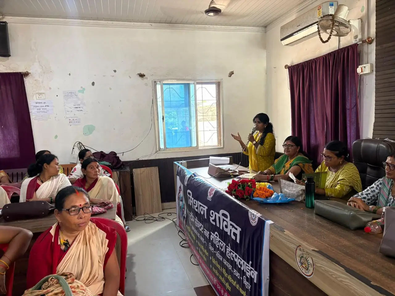 बगहा-2 में महिलाओं को अधिकारों और सुरक्षा के प्रति किया गया जागरूक, वन स्टॉप सेंटर ने बताईं सरकारी सहायता सेवाएं
