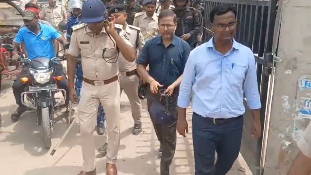अतिक्रमण हटाने गई थी पुलिस टीम