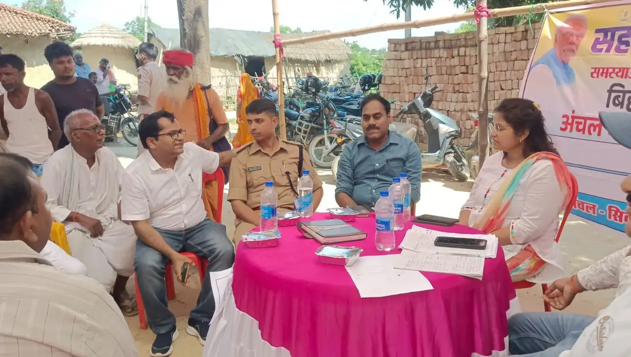 सिकटा प्रखंड में सहयोग शिविर का आयोजन