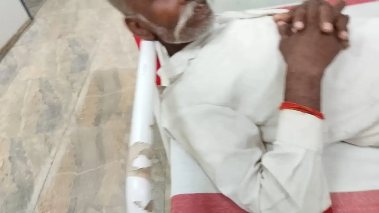 प्राथमिक उपचार के बाद जीएमसीएच बेतिया रेफर, जीवन-मृत्यु से जूझ रहे घायल