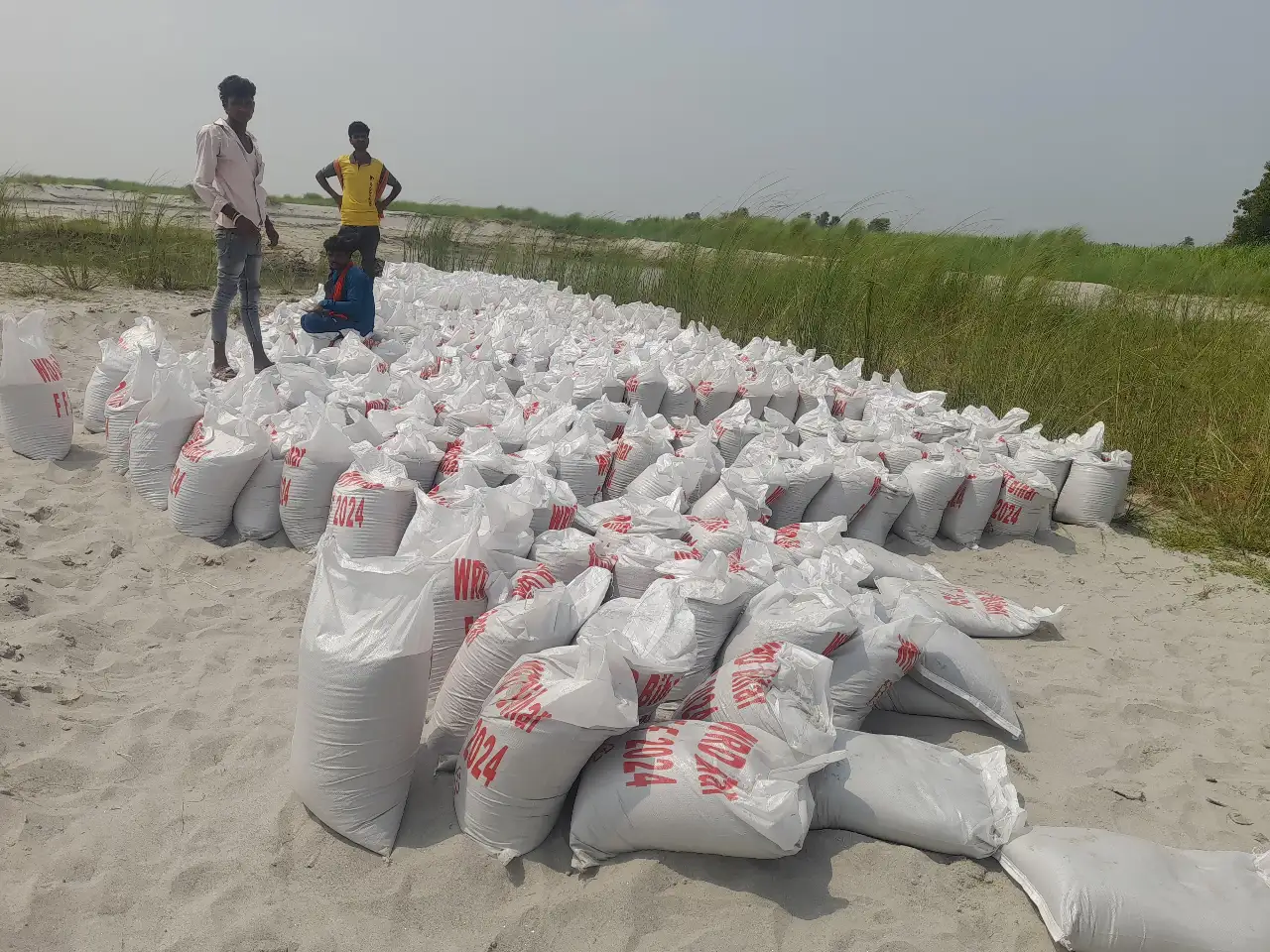 गंडक नदी की जल स्तर को बढ़ती देख जल संसाधन विभाग अलर्ट, निपटने के लिए तैयारी हुई तेज।