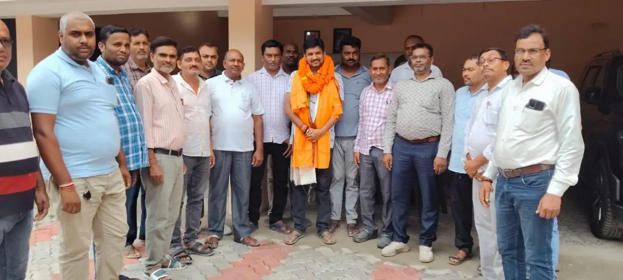 जदयू प्रदेश महासचिव
  रिंकू सिंह का किया  सम्मान, शिक्षा के प्रति प्रतिबद्धता को बताया अनुकरणीय