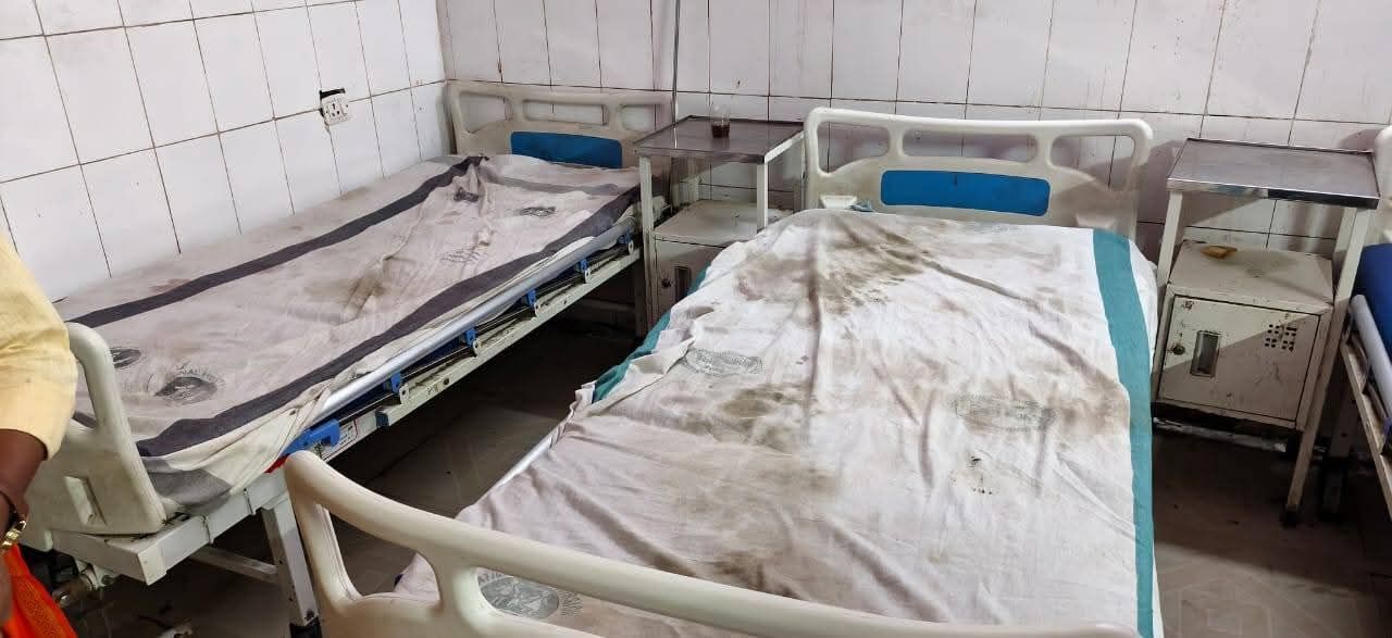 बेडशीट से लेकर शौचालय तक बदहाली, मंत्री ने कहा- मरीजों की जिंदगी से हो रहा खिलवाड़