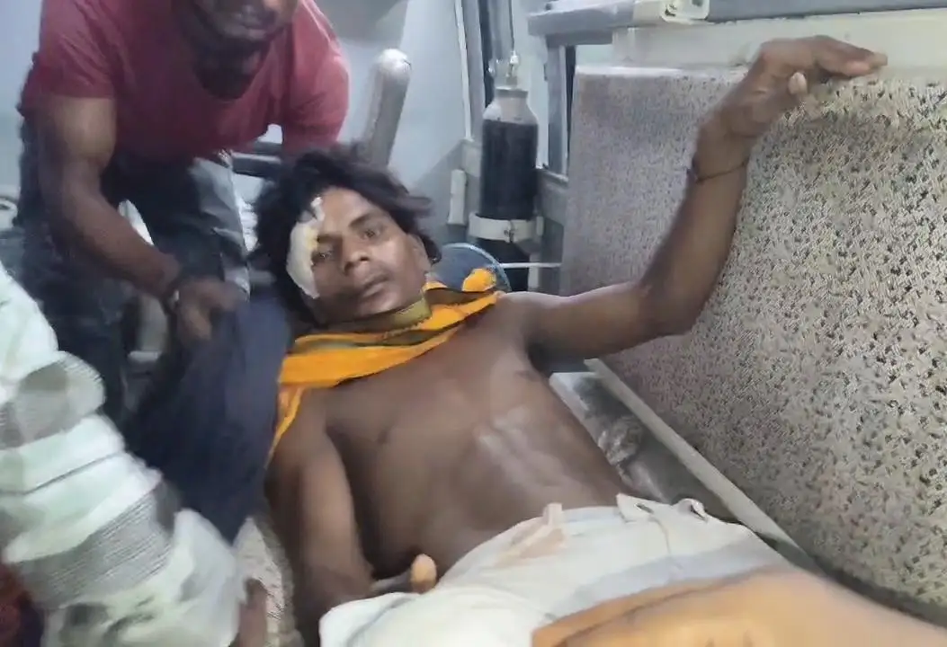 पथराव में घायल युवक