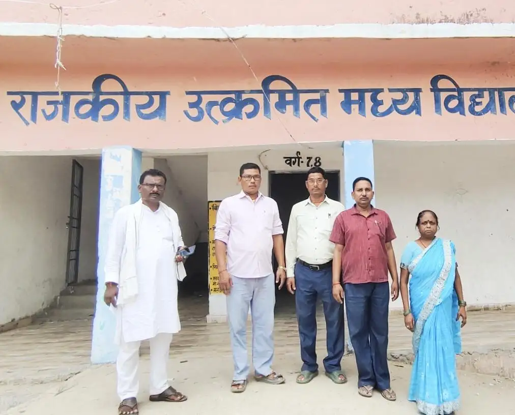 बिना प्रभार चल रहा विद्यालय, शिक्षा व्यवस्था पर उठे सवाल