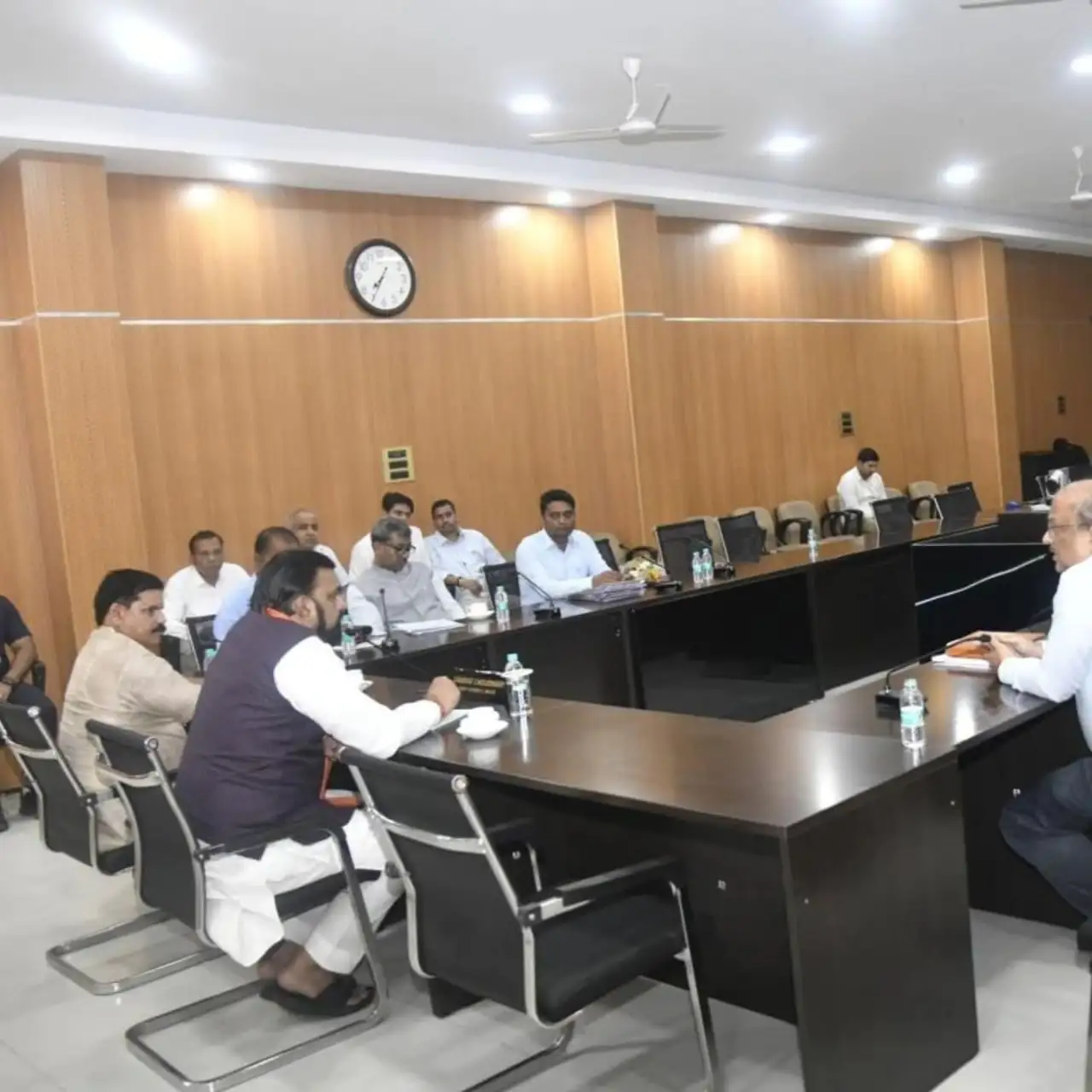 पटना में मुख्यमंत्री सम्राट चौधरी के साथ केंद्रीय राज्य मंत्री सतीश चंद्र दुबे ने बिहार के ऊर्जा, खनन और औद्योगिक विकास को लेकर की महत्वपूर्ण चर्चा