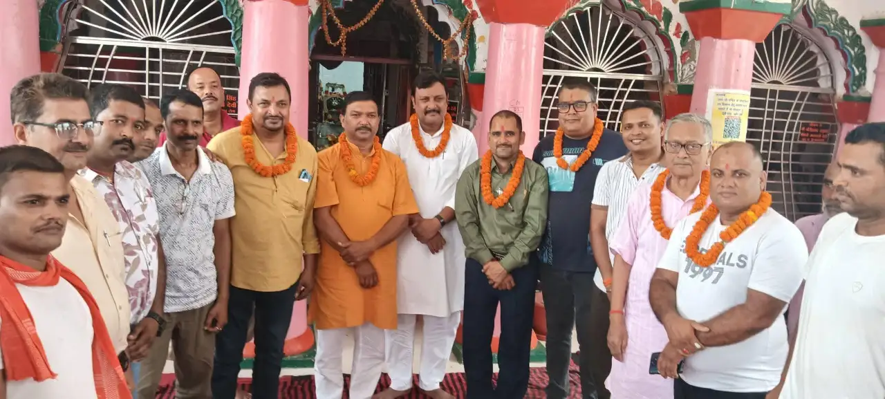 बगहा: बाबा विश्वंभरनाथ पक्की वावली मंदिर प्रबंधक समिति का हुआ चुनाव,नई कमिटी का गठन।