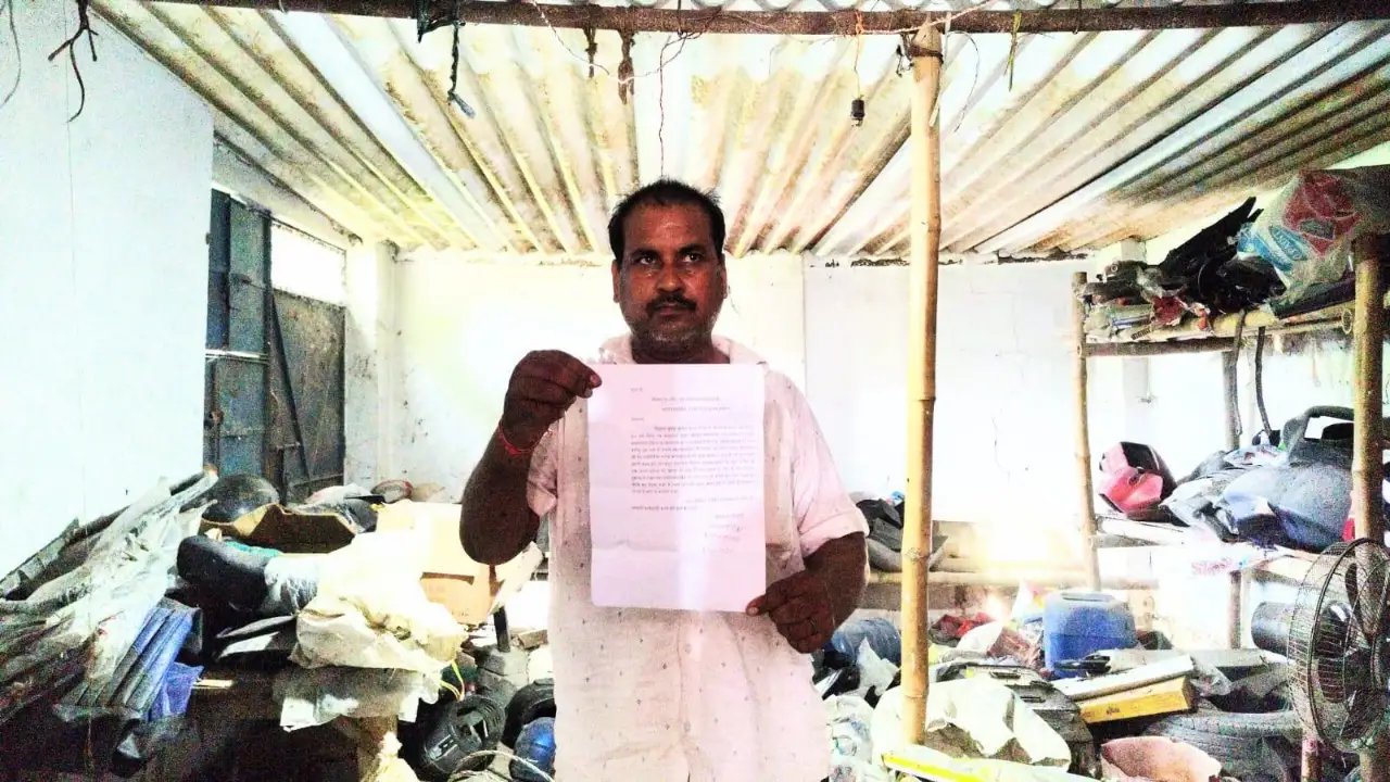 मझौलिया में बाइक पार्ट्स की दुकान में सेंधमारी, डेढ़ लाख के स्पेयर पार्ट्स चोरी