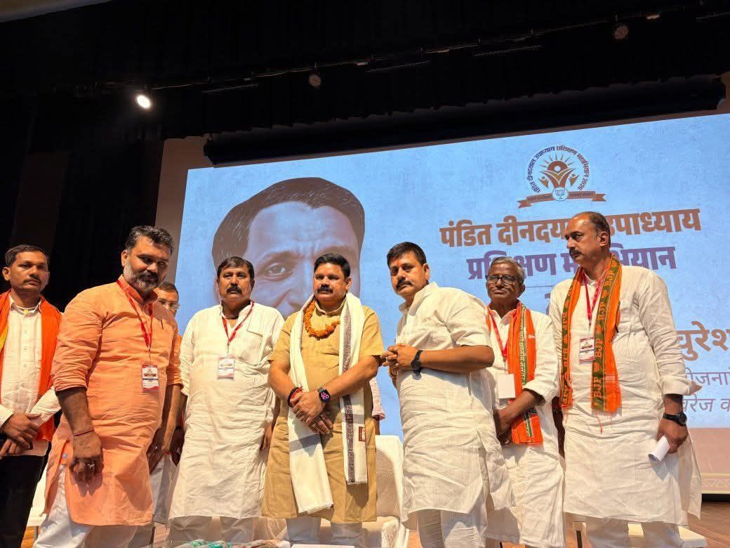 केंद्रीय मंत्री सतीश दुबे हुए शामिल, बोले-बंगाल ने दीनदयाल-श्यामा प्रसाद को दी सच्ची श्रद्धांजलि