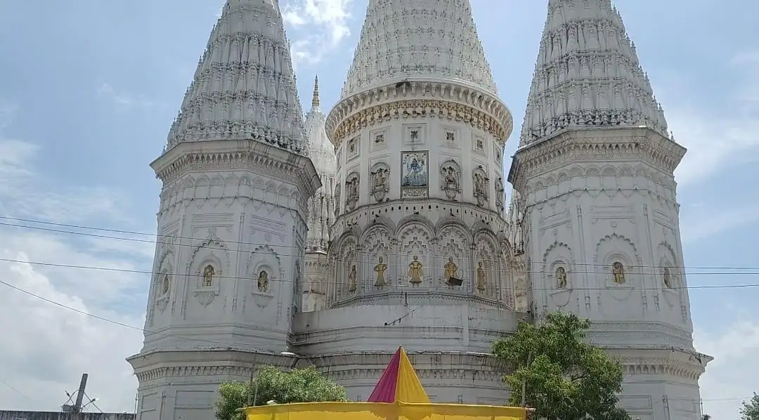 रामनगर नर्मदेश्वर मंदिर में उमड़ी श्रद्धालुओं की भीड़, जलाभिषेक कर मांगा सुख-समृद्धि का आशीर्वाद