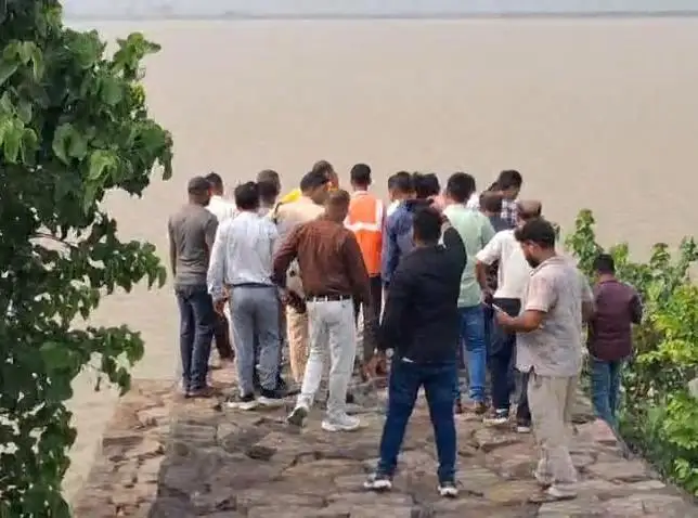 बाढ़ से पहले अलर्ट मोड में प्रशासन, पी तटबंध का हुआ स्थलीय निरीक्षण