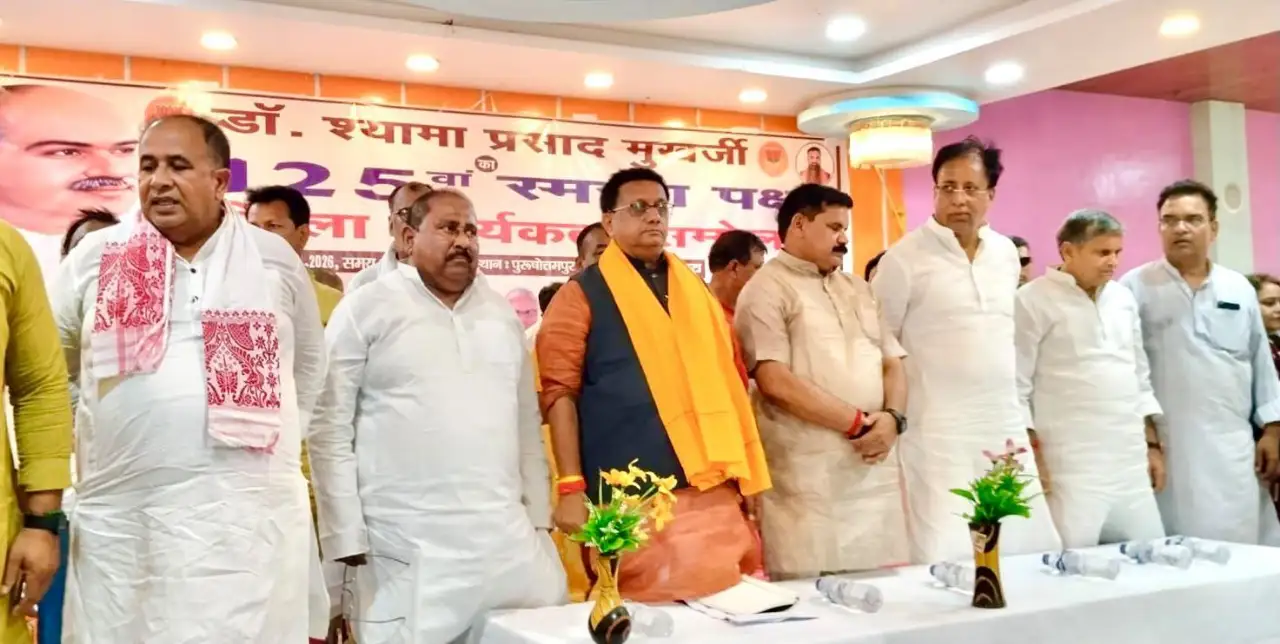 doctor श्यामा प्रसाद मुखर्जी की जयंती पर  केंद्रीय मंत्री ने उनके तैल चित्र पर फूलमाला पहना कर श्रद्धांजलि अर्पित किया.