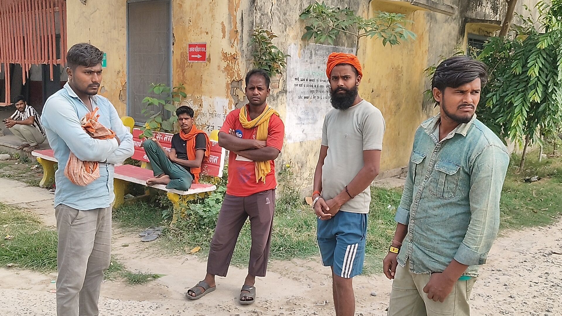 बरवा पुल बना मौत का पुल! साइकिल समेत नदी में गिरा युवक, चार मासूमों के सिर से उठा पिता का साया