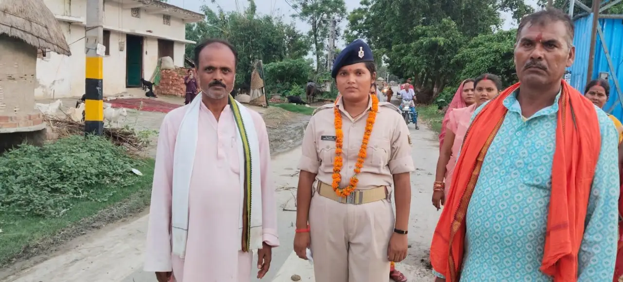 मिट्टी के बर्तन बेच कर पिता ने बनाया बेटी को बनाया बिहार का प्रहरी