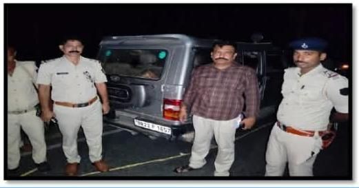जांच करती पुलिस टीम